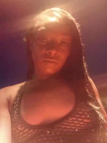 Sara, 25  female escort, Quad Cities