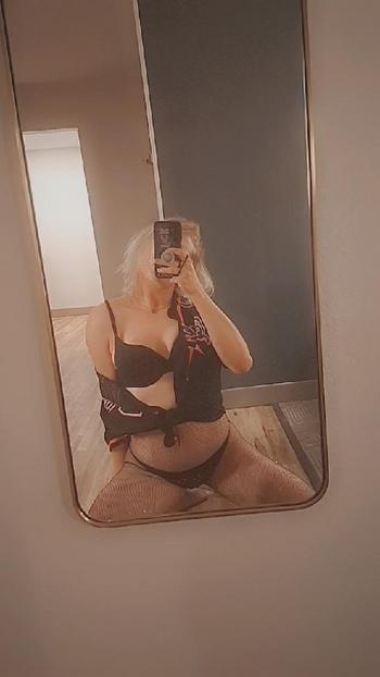 Brie, 27  female escort, Quad Cities