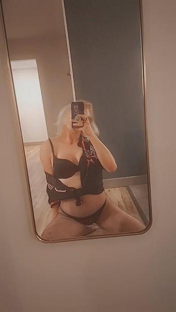 Brie, 27  female escort, Quad Cities