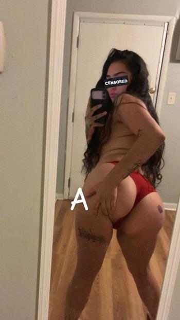 Slim, 25  female escort, Quad Cities