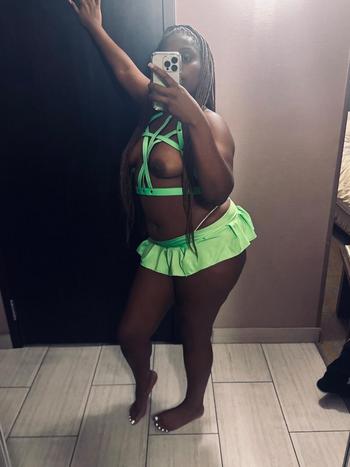 Sassy , 28  female escort, Quad Cities