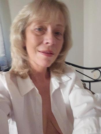 Haley, 59  female escort, Quad Cities